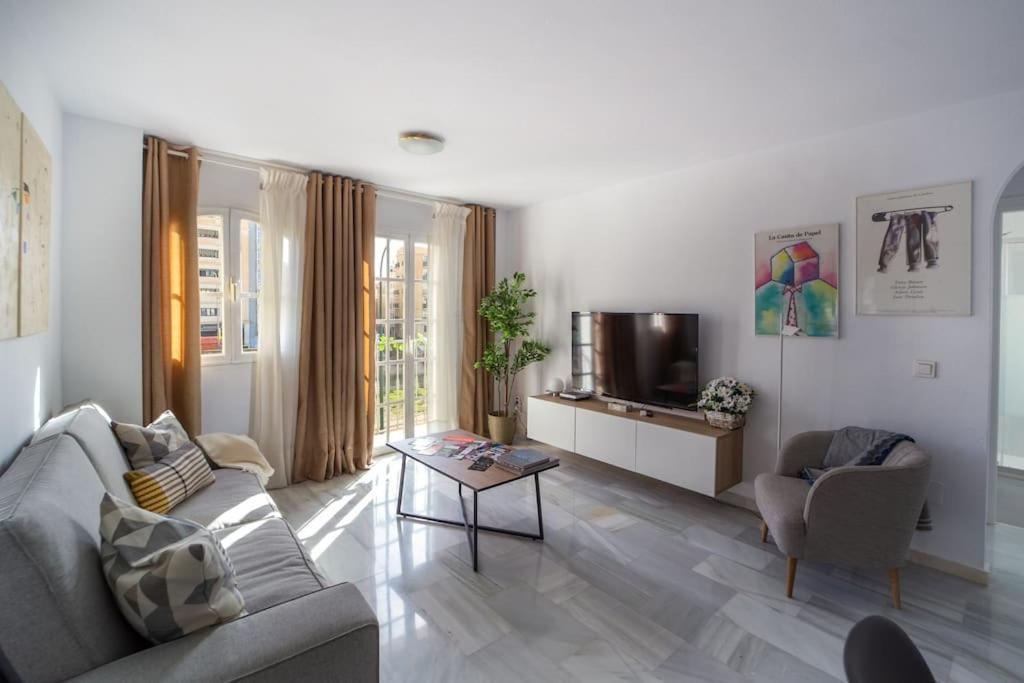Central And Beautiful Apartment - Free Parking مالقة المظهر الخارجي الصورة