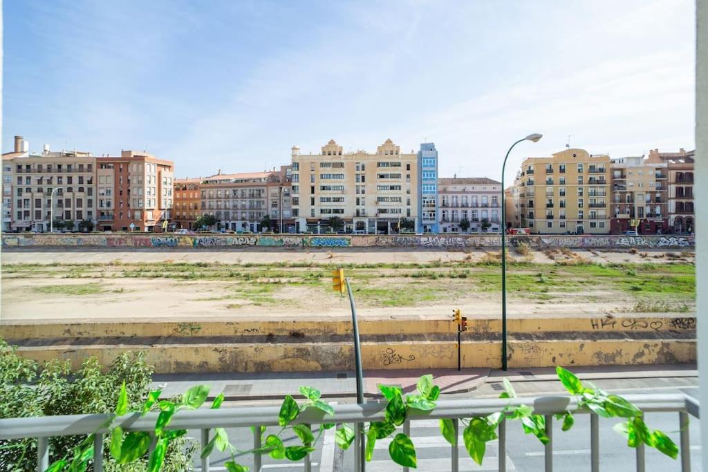 Central And Beautiful Apartment - Free Parking مالقة المظهر الخارجي الصورة