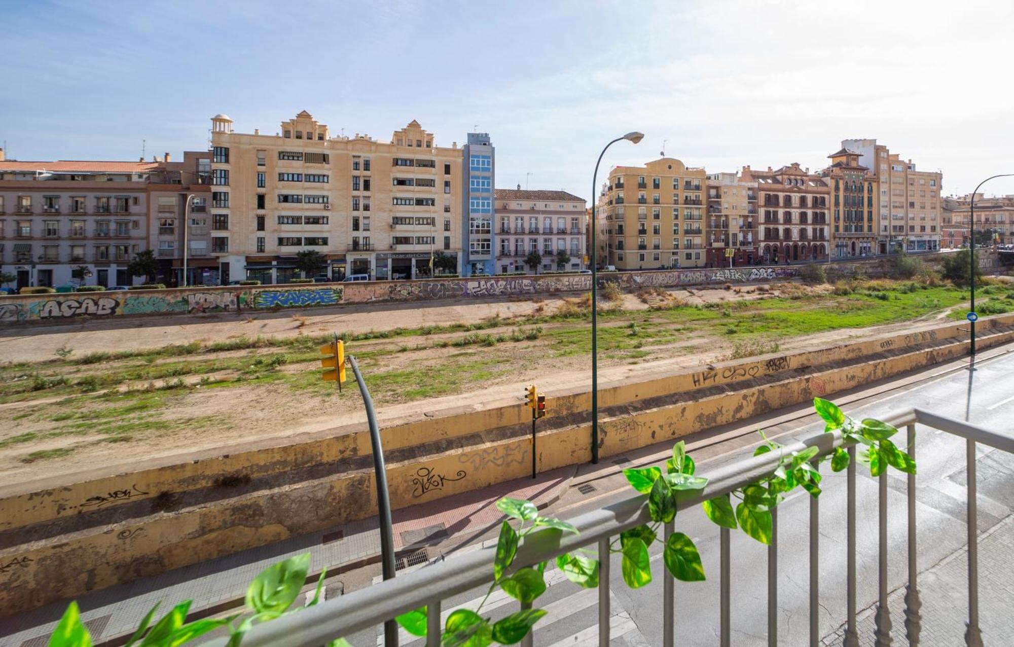 Central And Beautiful Apartment - Free Parking مالقة المظهر الخارجي الصورة